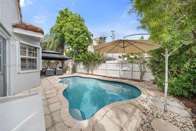 366 Bedford Ave, Weston, FL 33326