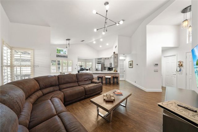 366 Bedford Ave, Weston, FL 33326