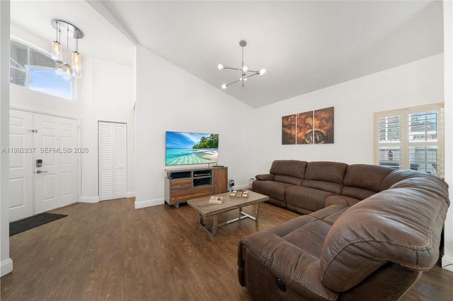 366 Bedford Ave, Weston, FL 33326