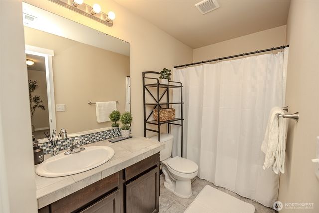 1737 Hillcrest Loop, Mount Vernon, WA 98274