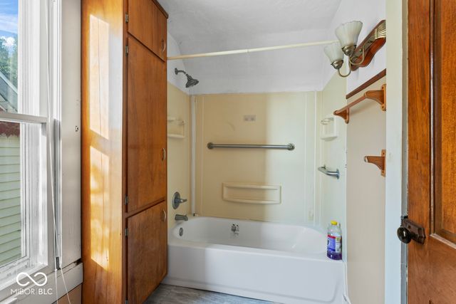 917 S 15th Street, New Castle, IN 47362