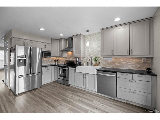 2597 E Nichols Cir, Centennial, CO 80122