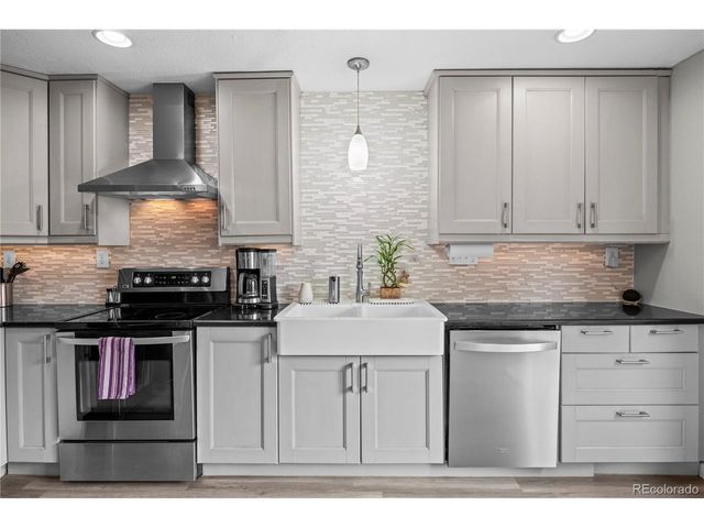 2597 E Nichols Cir, Centennial, CO 80122