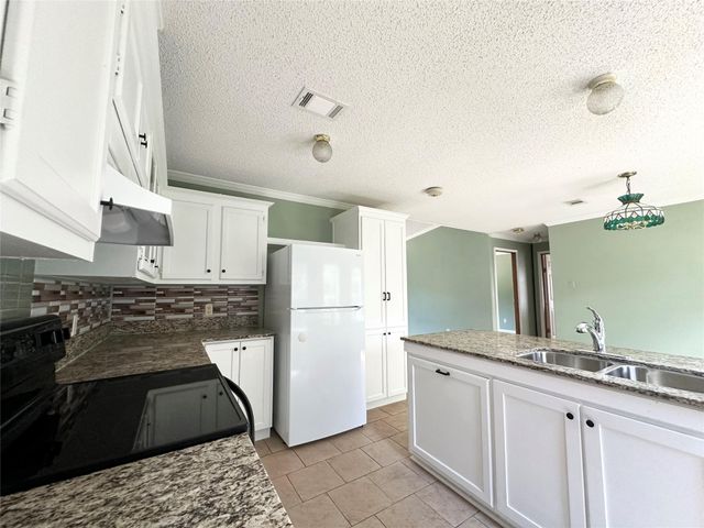 18143 Breezy Drive, Montgomery, TX 77316