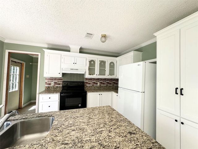 18143 Breezy Drive, Montgomery, TX 77316
