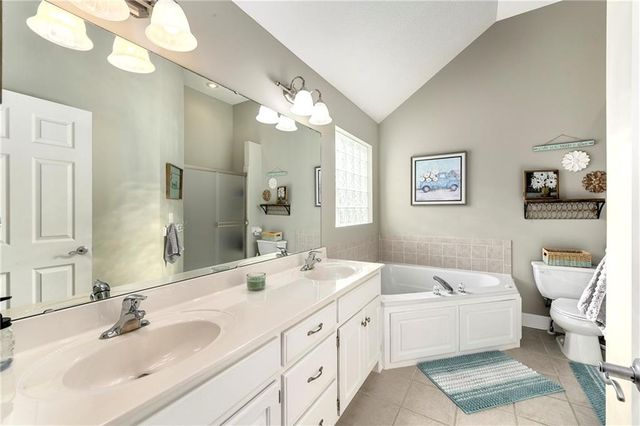 4119 SW Homestead Drive, Lee's Summit, MO 64082