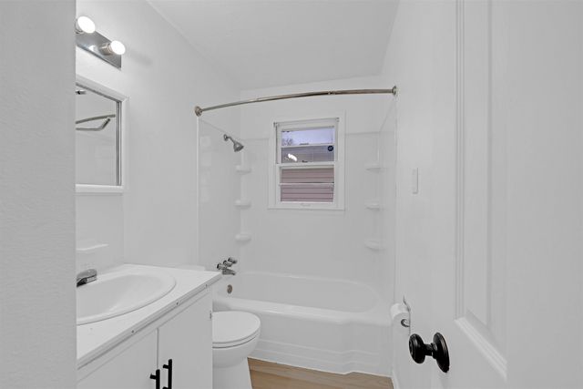 2102 W 35th St S, Wichita, KS 67217