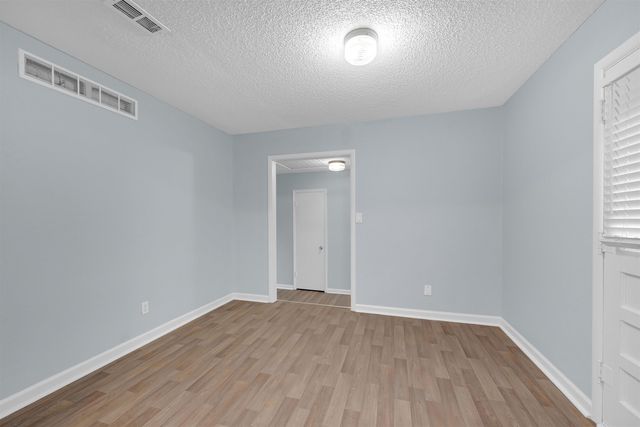 2102 W 35th St S, Wichita, KS 67217