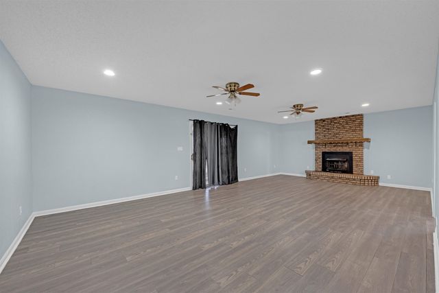 2102 W 35th St S, Wichita, KS 67217