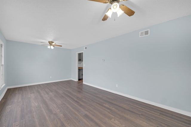 2102 W 35th St S, Wichita, KS 67217