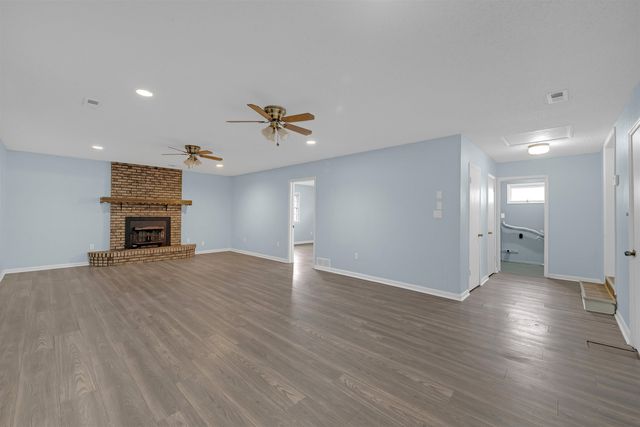 2102 W 35th St S, Wichita, KS 67217