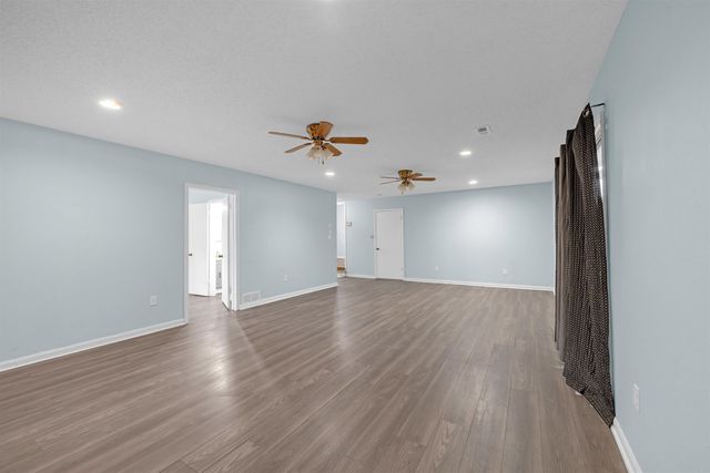 2102 W 35th St S, Wichita, KS 67217