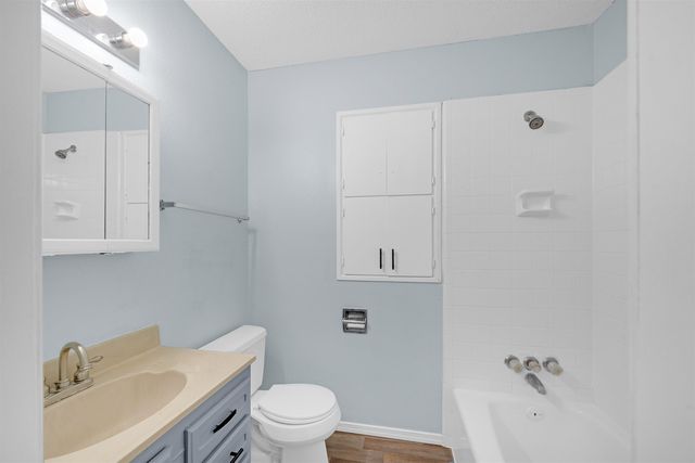 2102 W 35th St S, Wichita, KS 67217