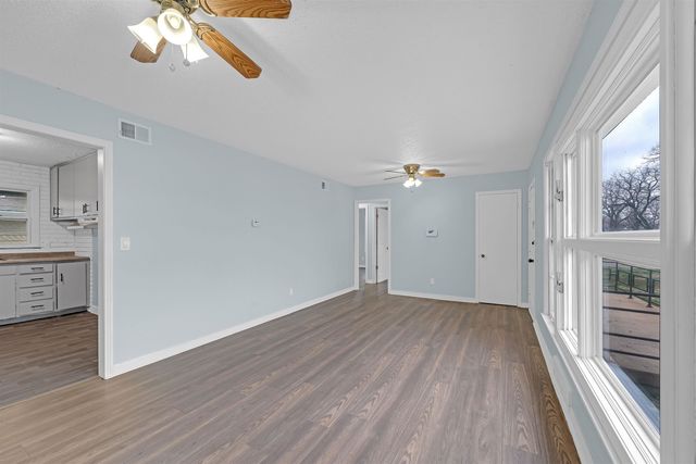 2102 W 35th St S, Wichita, KS 67217