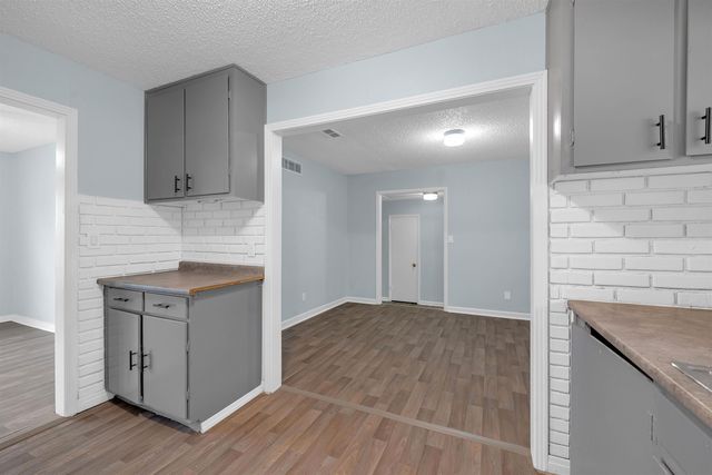 2102 W 35th St S, Wichita, KS 67217