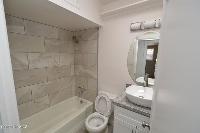 7118 E Elbow Bay Drive, Tucson, AZ 85710