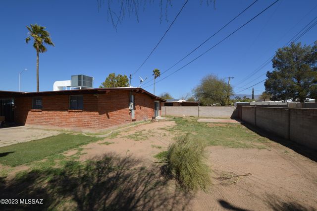 7118 E Elbow Bay Drive, Tucson, AZ 85710