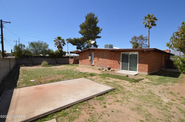 7118 E Elbow Bay Drive, Tucson, AZ 85710