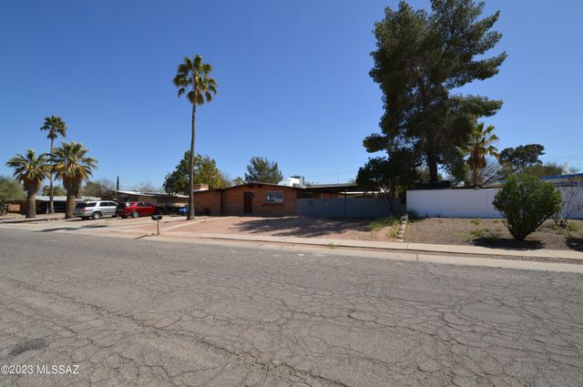 7118 E Elbow Bay Drive, Tucson, AZ 85710