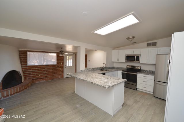 7118 E Elbow Bay Drive, Tucson, AZ 85710