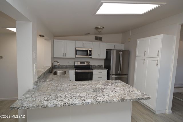 7118 E Elbow Bay Drive, Tucson, AZ 85710