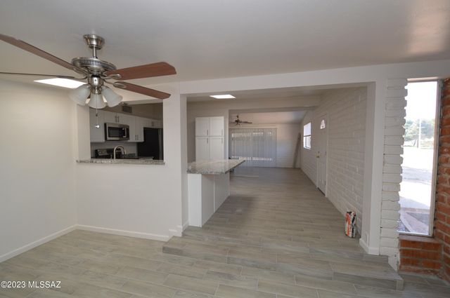 7118 E Elbow Bay Drive, Tucson, AZ 85710