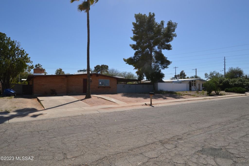 7118 E Elbow Bay Drive, Tucson, AZ 85710