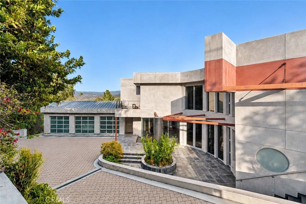 10182 Cowan Heights Drive, North Tustin, CA 92705 — exterior