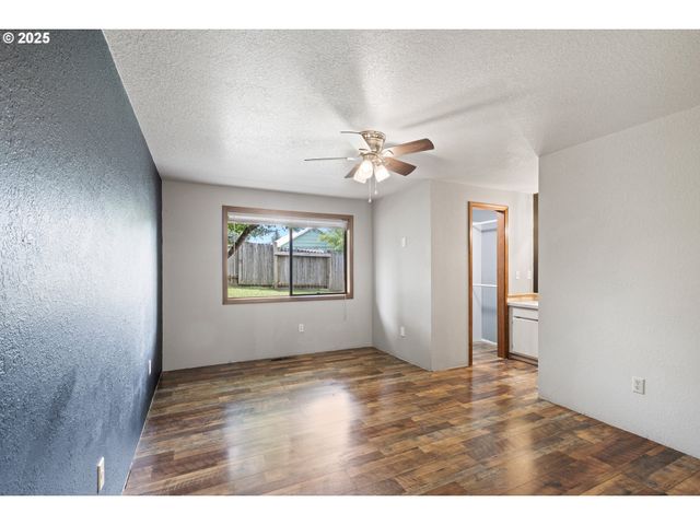 2445 LOMA VISTA Dr, Roseburg, OR 97471