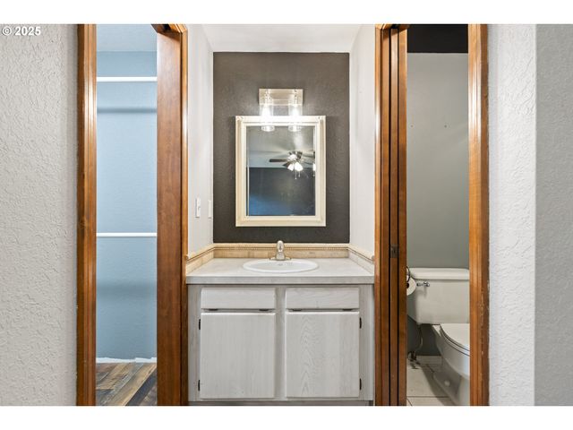 2445 LOMA VISTA Dr, Roseburg, OR 97471