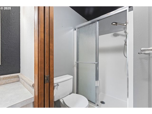 2445 LOMA VISTA Dr, Roseburg, OR 97471