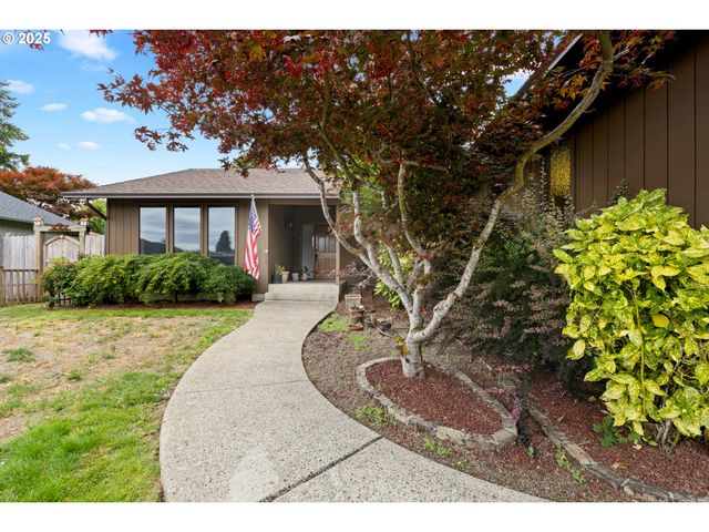 2445 LOMA VISTA Dr, Roseburg, OR 97471