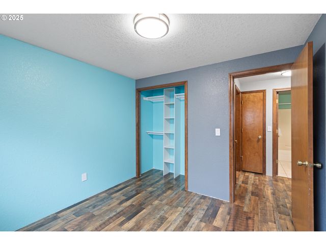 2445 LOMA VISTA Dr, Roseburg, OR 97471
