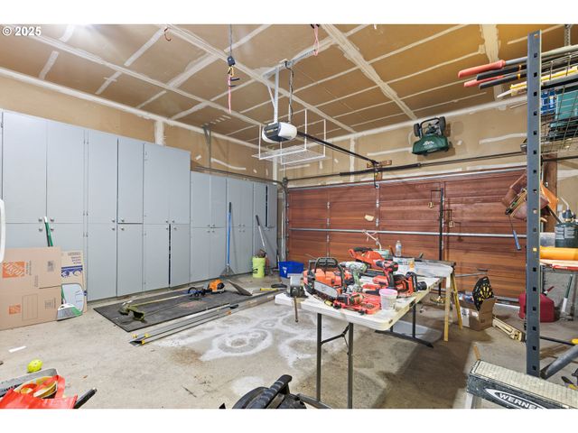2445 LOMA VISTA Dr, Roseburg, OR 97471