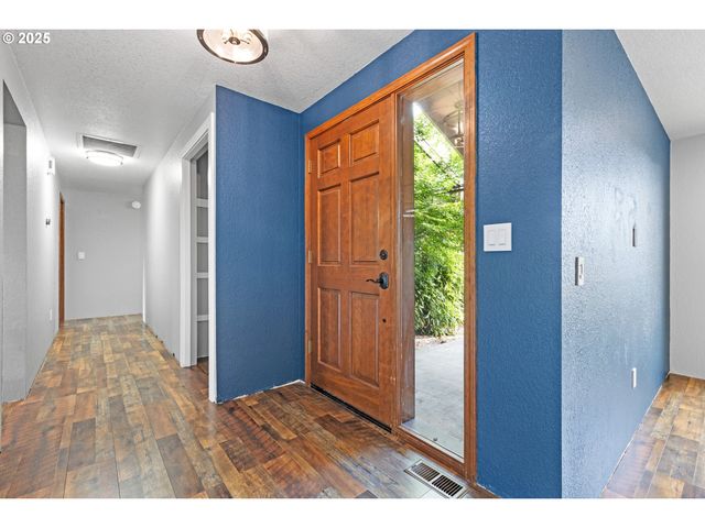 2445 LOMA VISTA Dr, Roseburg, OR 97471