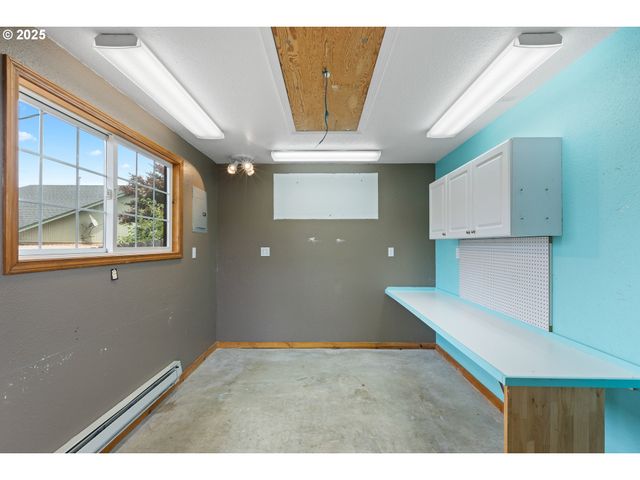 2445 LOMA VISTA Dr, Roseburg, OR 97471