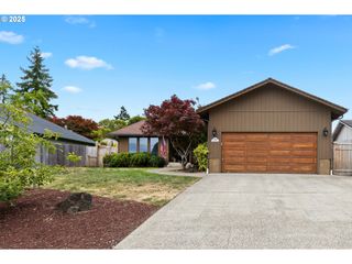 2445 LOMA VISTA Dr, Roseburg, OR 97471