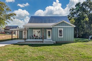 126 McAlister Rd, Fayetteville, TN 37334