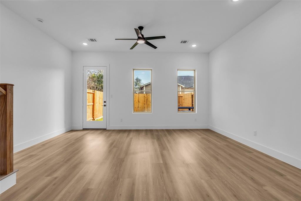 Image 18 of property listing at 1504 Griffin Street, Houston, TX 77009