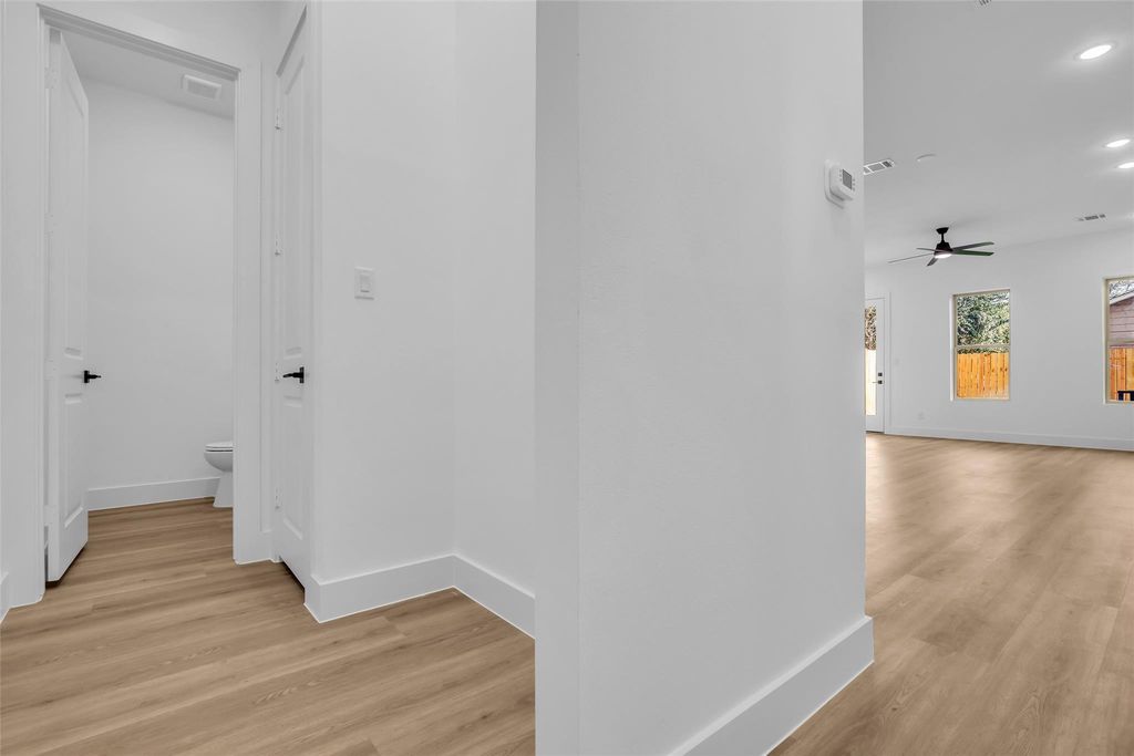 Image 21 of property listing at 1504 Griffin Street, Houston, TX 77009