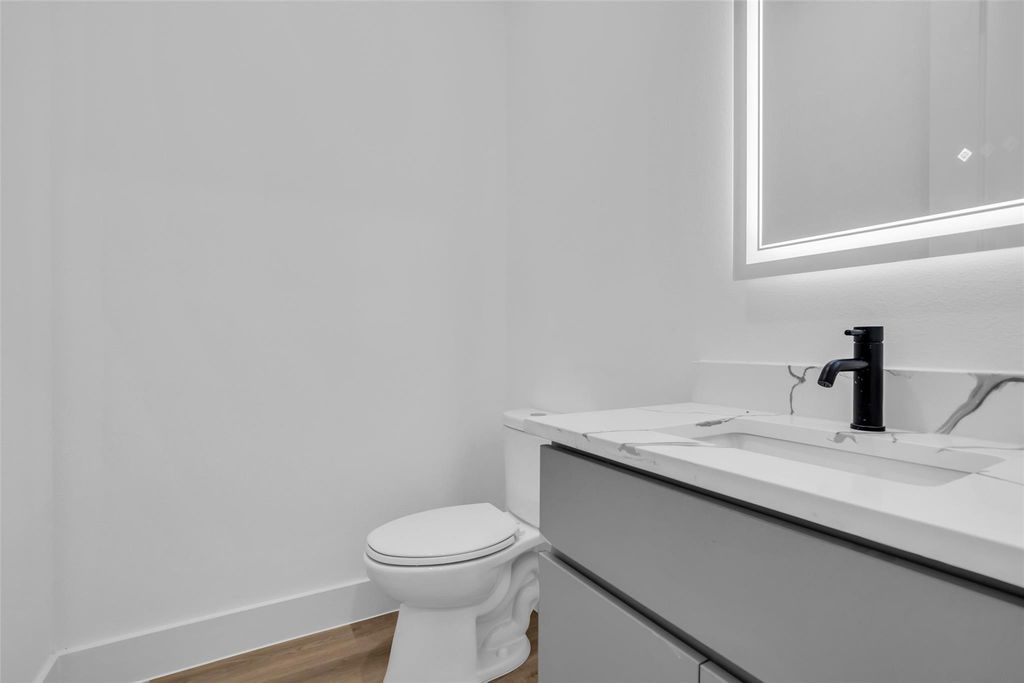 Image 22 of property listing at 1504 Griffin Street, Houston, TX 77009