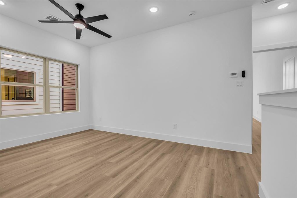 Image 27 of property listing at 1504 Griffin Street, Houston, TX 77009