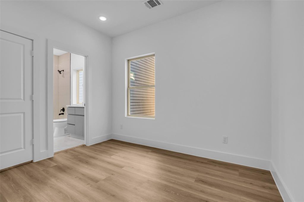 Image 28 of property listing at 1504 Griffin Street, Houston, TX 77009