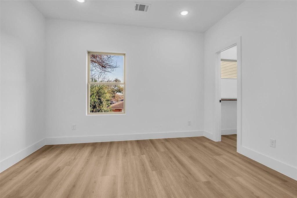 Image 30 of property listing at 1504 Griffin Street, Houston, TX 77009