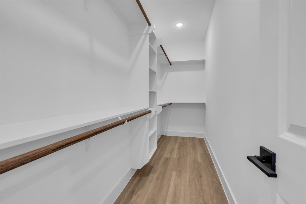 Image 35 of property listing at 1504 Griffin Street, Houston, TX 77009