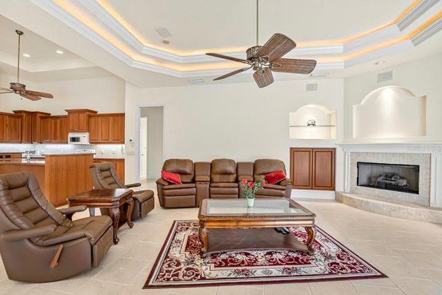 6197 9TH AVENUE CIRCLE NE, Bradenton, FL 34212