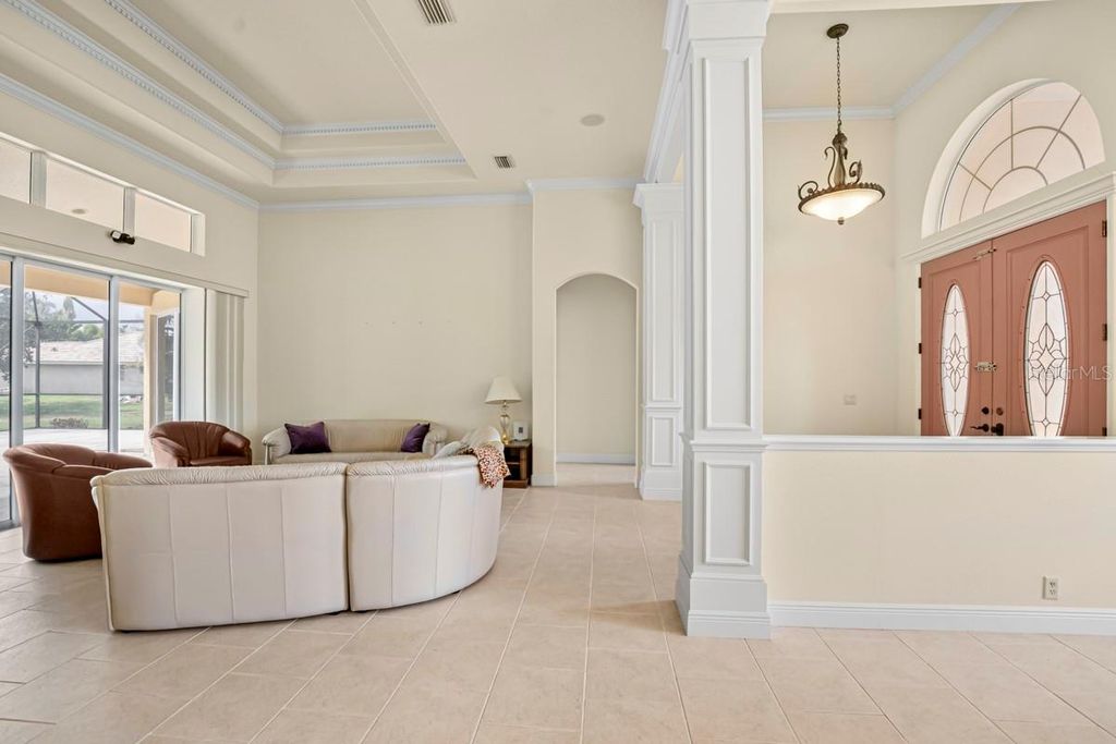 Image 12 of property listing at 6197 9TH AVENUE CIRCLE NE, Bradenton, FL 34212