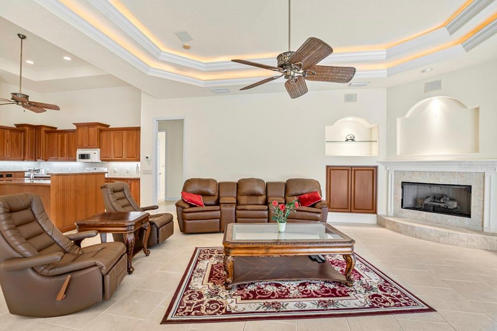 Image 17 of property listing at 6197 9TH AVENUE CIRCLE NE, Bradenton, FL 34212