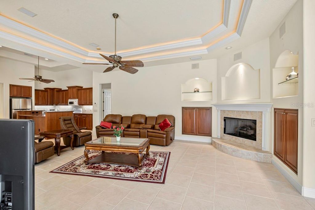 Image 20 of property listing at 6197 9TH AVENUE CIRCLE NE, Bradenton, FL 34212