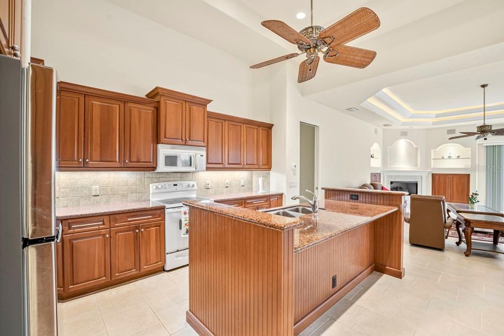 Image 24 of property listing at 6197 9TH AVENUE CIRCLE NE, Bradenton, FL 34212